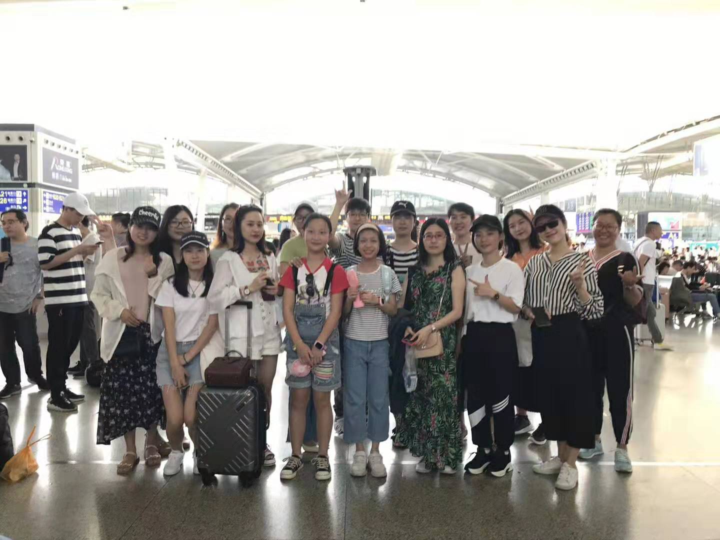 如火盛夏，风景如画。探寻心灵绿州，大qm球盟会·(中国)球盟会桂林阳朔游。。 